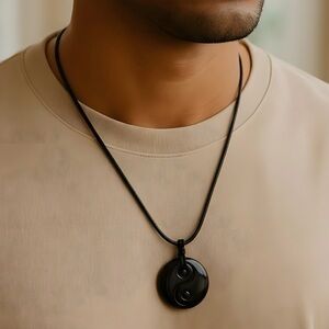 Black Pendant Necklace‎